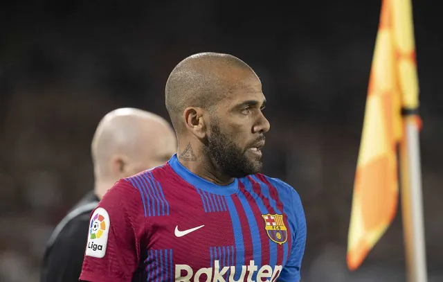 Amiga de vítima diz que Daniel Alves também passou a mão em suas partes íntimas