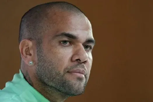 Jornal diz que polícia preparou ‘armadilha’ para prender o lateral Daniel Alves