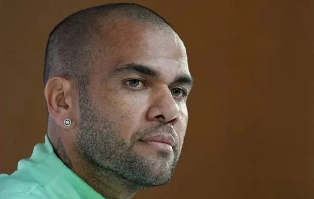 Jornal diz que polícia preparou ‘armadilha’ para prender o lateral Daniel Alves