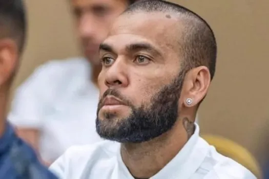 Defesa de Daniel Alves analisa 7 horas de gravação de câmeras e crê em libertação