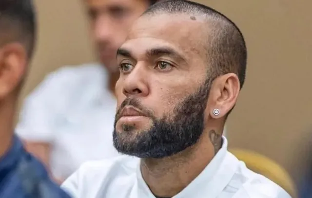 Defesa de Daniel Alves analisa 7 horas de gravação de câmeras e crê em libertação