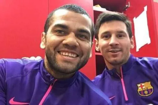 Messi pode igualar Daniel Alves como jogador com mais títulos da história