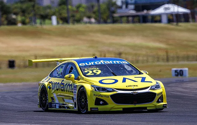 Daniel Serra vence a primeira corrida da temporada da Stock Car 2023