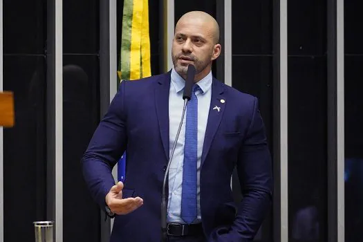 AGU defende legalidade de decreto que indultou Daniel Silveira