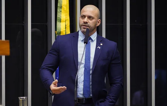 AGU defende legalidade de decreto que indultou Daniel Silveira