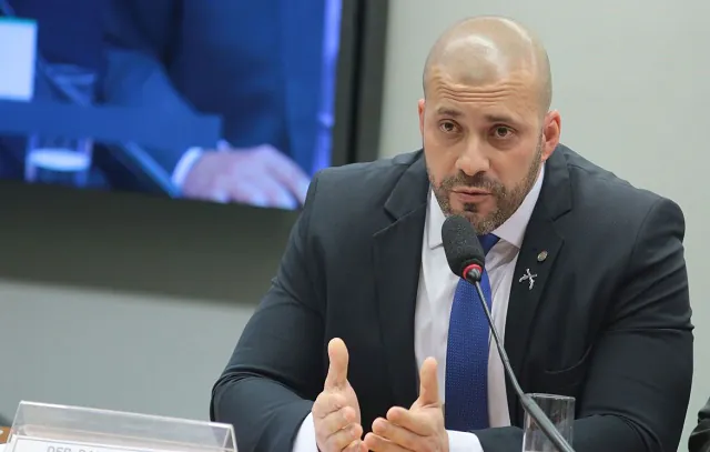 Moraes determina execução da condenação de Daniel Silveira