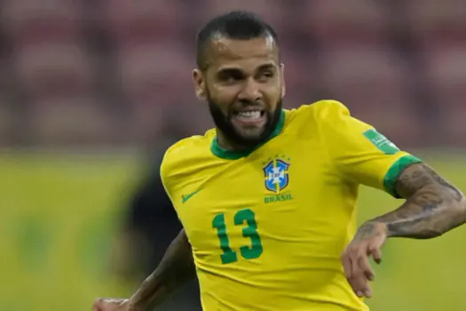 Daniel Alves vê diferenças entre laterais da seleção e considera posição escassa