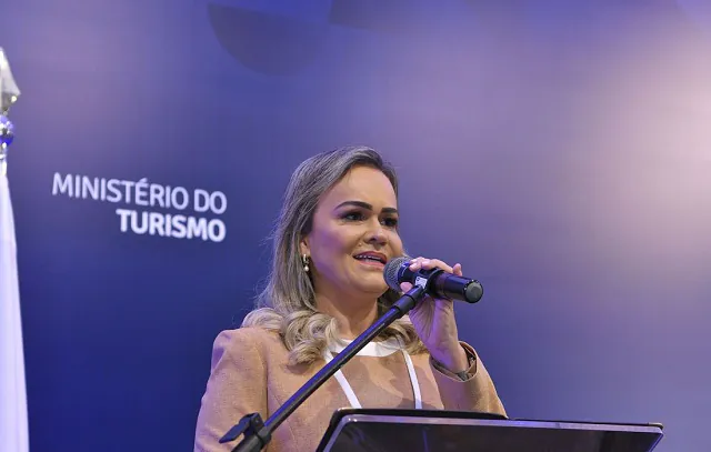 Ministra quer reduzir preço de passagens para incentivar o turismo