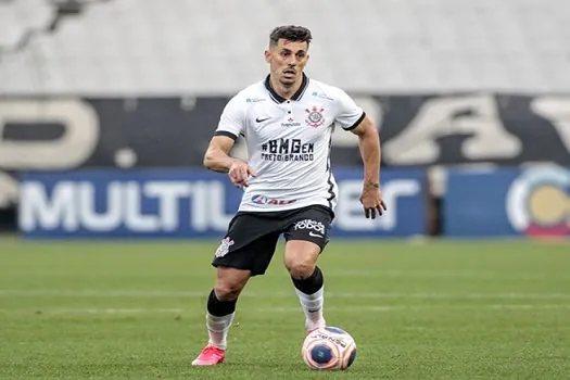 Corinthians dispensa Danilo Avelar após ofensas raciais em jogo de eSports