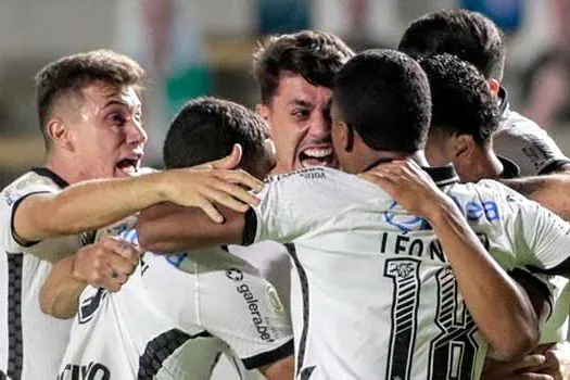 Com gol no final, Corinthians garante vitória em cima do Goiás fora de casa