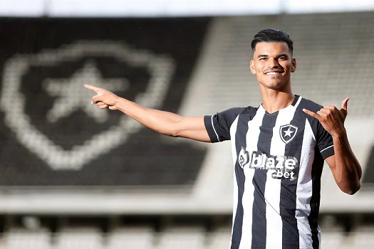 Botafogo anuncia volante Danilo Barbosa, ex-Palmeiras