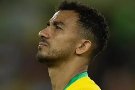 Com dores na sola do pé, lateral-direito Danilo é cortado da seleção brasileira