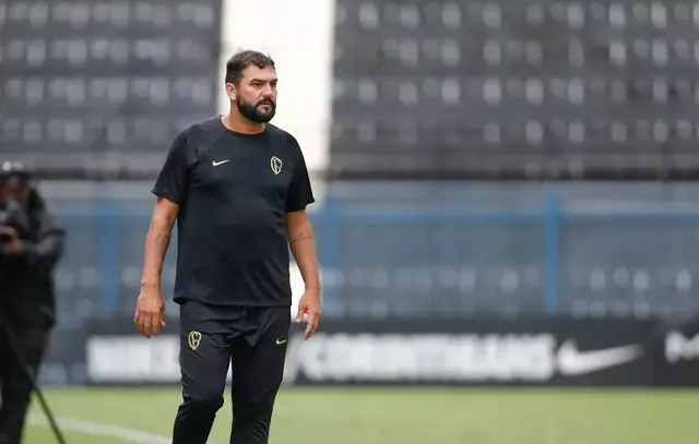 Corinthians despista sobre acerto com treinador e pode ter Danilo no banco contra o Del Va