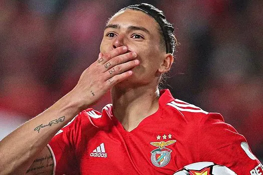 Benfica anuncia acordo com Liverpool para ceder uruguaio Darwin Núñez