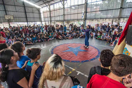 De Olho no Duto promove dia de circo em comunidades do Litoral, ABC e SP