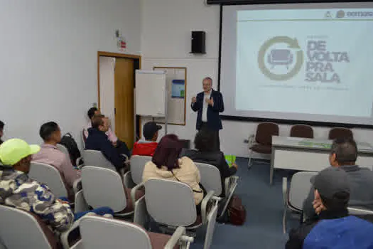 Semasa realiza primeiro encontro do projeto De Volta Pra Sala