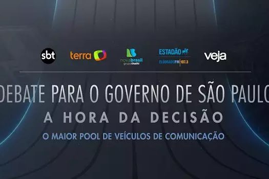 Debate começa em tom elevado