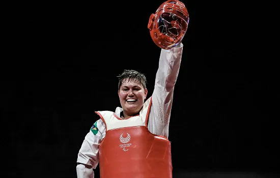 Débora Menezes leva a prata na classe K44 do parataekwondo em Tóquio