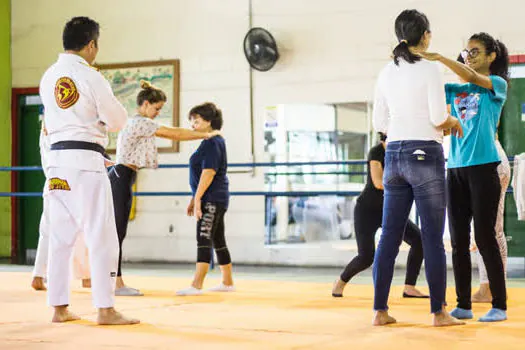 Seminário de Defesa Pessoal da Mulher ensina noções básicas de proteção