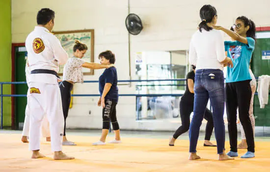 Seminário de Defesa Pessoal da Mulher ensina noções básicas de proteção