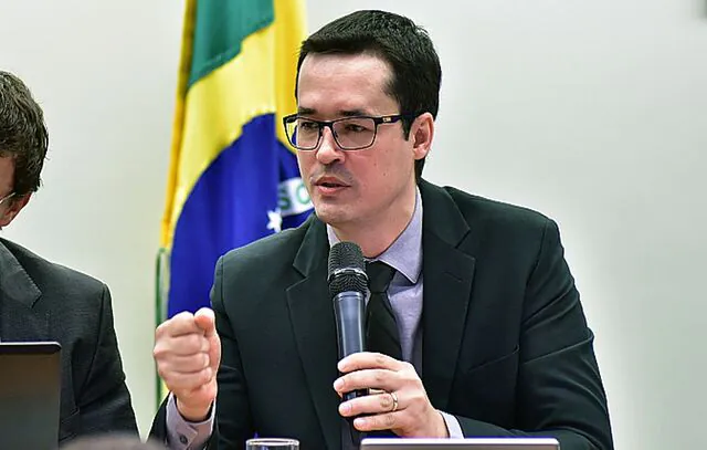 Deltan fica sem salário de R$ 41 mil na Câmara e Podemos quer dar a ele um emprego