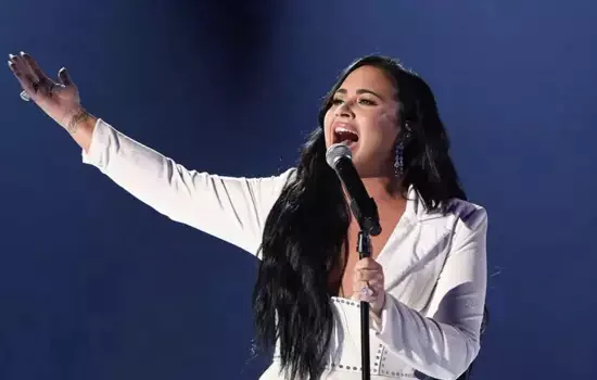 Demi Lovato anuncia data extra em São Paulo da turnê “Holy Fvck”