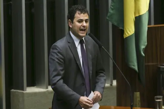 Deputado Glauber Braga foi multado em ação de homem que incitou golpe