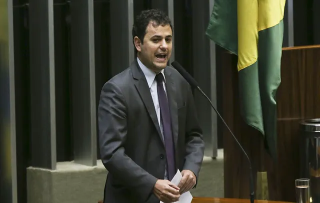 Deputado Glauber Braga foi multado em ação de homem que incitou golpe