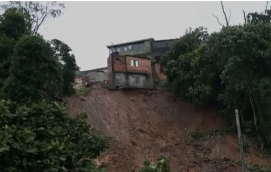 Temporal provoca desabamento e mata duas pessoas em Ribeirão Pires