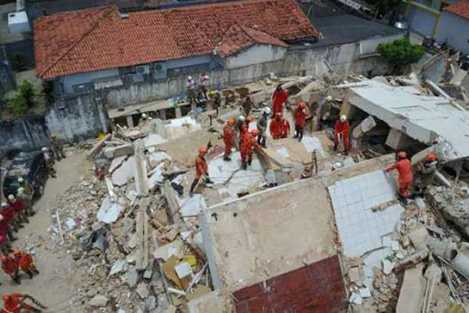 Sobe para 4 o número de mortos no desabamento do Edifício Andréa em Fortaleza