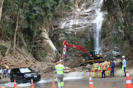 Sobe para 49 o número de mortos no litoral norte de SP