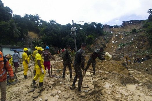 Governo do Rio amplia medidas de alerta sobre desastres naturais