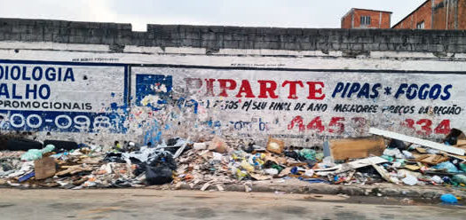 Semasa revitaliza ponto de descarte irregular na avenida dos Estados