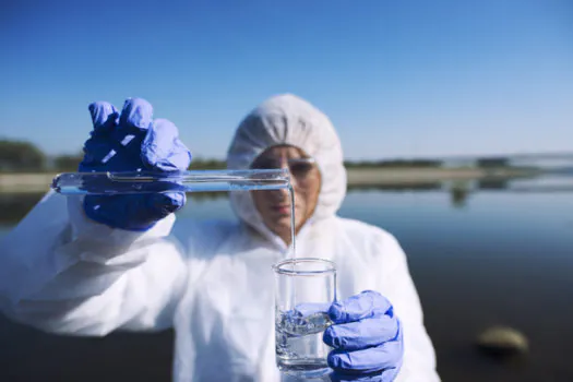 Pesquisa mostra potencial de carvão de coco na descontaminação da água