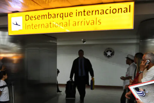 Passageiros do exterior entram sem triagem em aeroportos