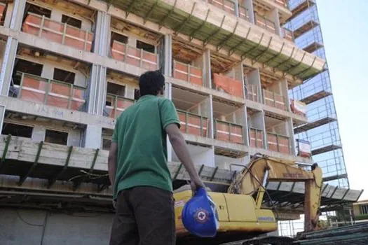 Nível de emprego na construção civil está longe do recorde de 2012_x000D_