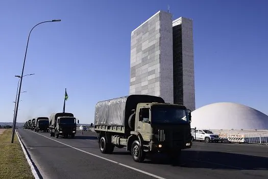 Siglas repudiam desfile militar e apontam tentativa de constranger o Congresso