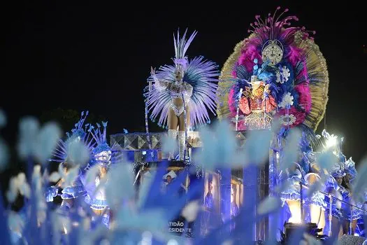 Escolas do RJ fecham desfile da Série Ouro de olho no Grupo Especial