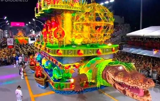 Sete escolas abrem o desfile do Grupo Especial do carnaval em São Paulo