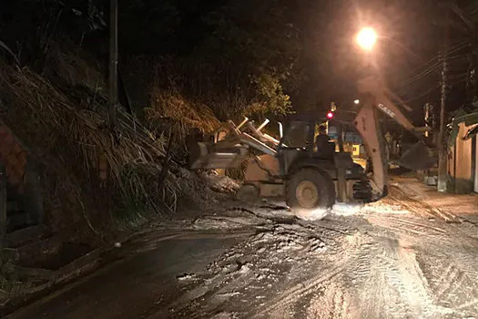 Temporal provoca alagamentos e deslizamentos no estado do Rio