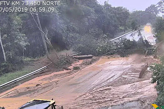 Rodovia dos Tamoios é liberada após 40 horas de interdição por chuva