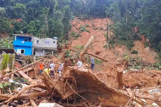 Temporais devem continuar no litoral paulista nesta segunda-feira