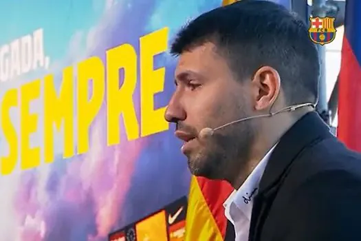 Emocionado, argentino Sergio Agüero anuncia aposentadoria do futebol aos 33 anos