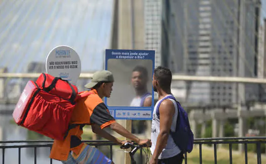 Painéis convidam paulistano a participar da despoluição do Rio Pinheiros