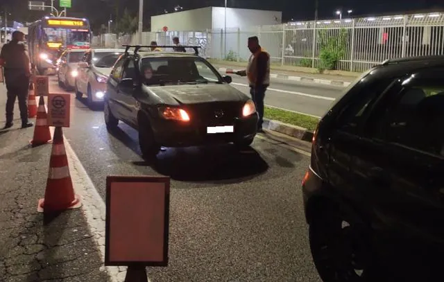 Detran-SP autua 20 em blitz da Operação Direção Segura Integrada em Jandira