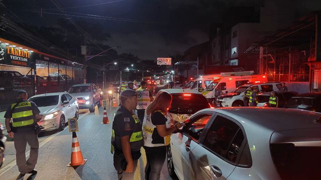 Detran.SP autua 28 em blitz da Operação Direção Segura Integrada em Taboão da Serra