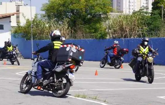 Convênio entre Motofretista Seguro e Banco do Povo cria crédito para motos elétricas