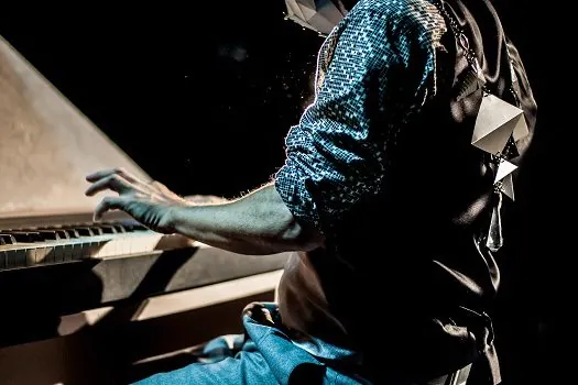 Pianista Luis Fernando Cirne apresenta recital Devaneio com recursos de videomapping