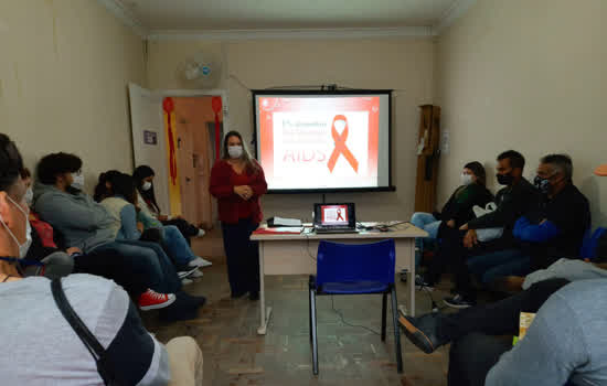 Dezembro Vermelho: CAPS de Ribeirão Pires promove palestra sobre o HIV e Aids