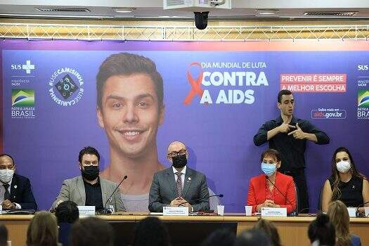HIV: Brasil tem 694 mil pessoas em terapia antirretroviral